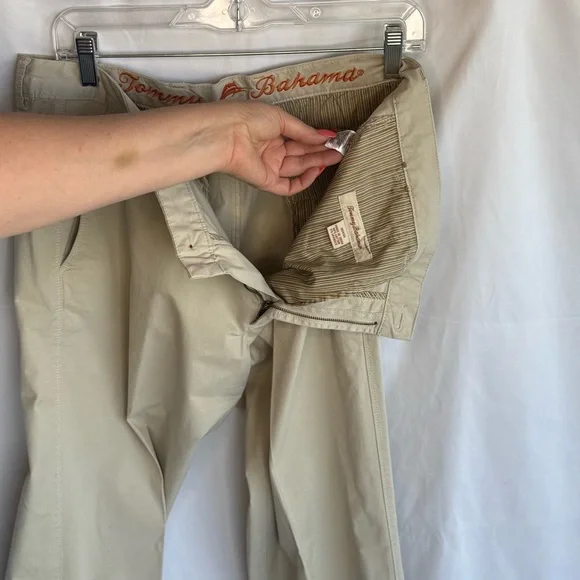 36x32 Tommy Bahama Men's Khaki Chinos EUC Comfy Resort Wear - Picture 3 of 9